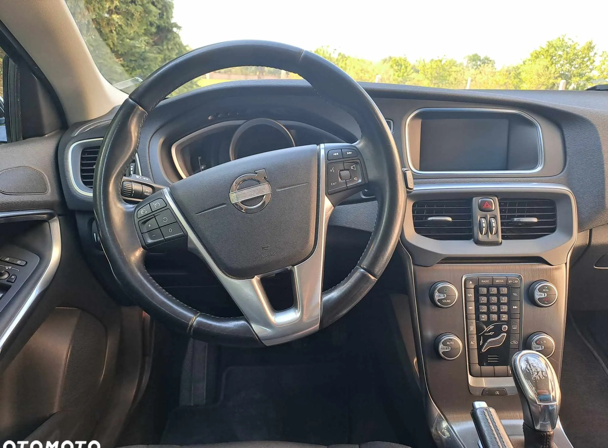 Volvo V40 cena 32000 przebieg: 176000, rok produkcji 2013 z Kępno małe 154